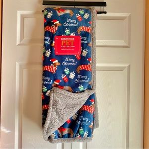 Dachshund Christmas Holiday Sherpa Throw Blanket NWT By Berkshire 50x60